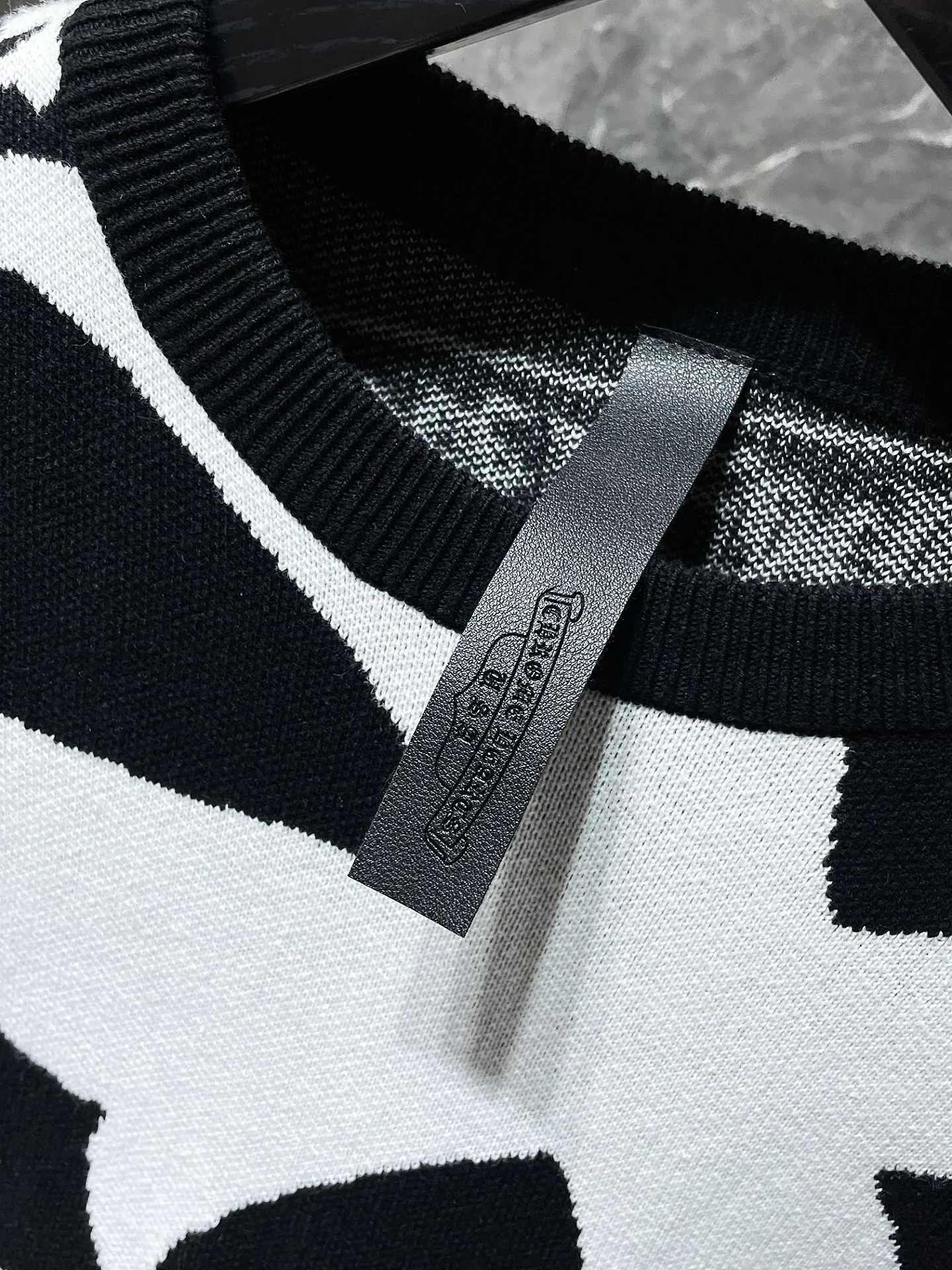 P256 Chrome Hearts🍁Autumn and winter sweater series🍁 Horse hoof full-body jacquard thickened crew neck sweater. Selected high-quality wool blended knitted fabric. Adopt Tajima machine embroidery process. Non-common version on the market. Fashionable high-street must-have for men and women. Recommended color: black. Size: S, M, L, XL